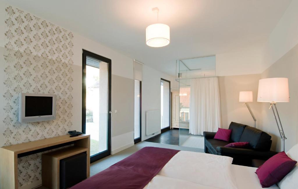 Hotel Zur Schonenburg Schonberg am Kamp ภายนอก รูปภาพ